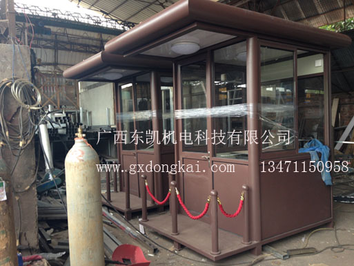 不同顏色造型的鋼結(jié)構(gòu)崗?fù)?1